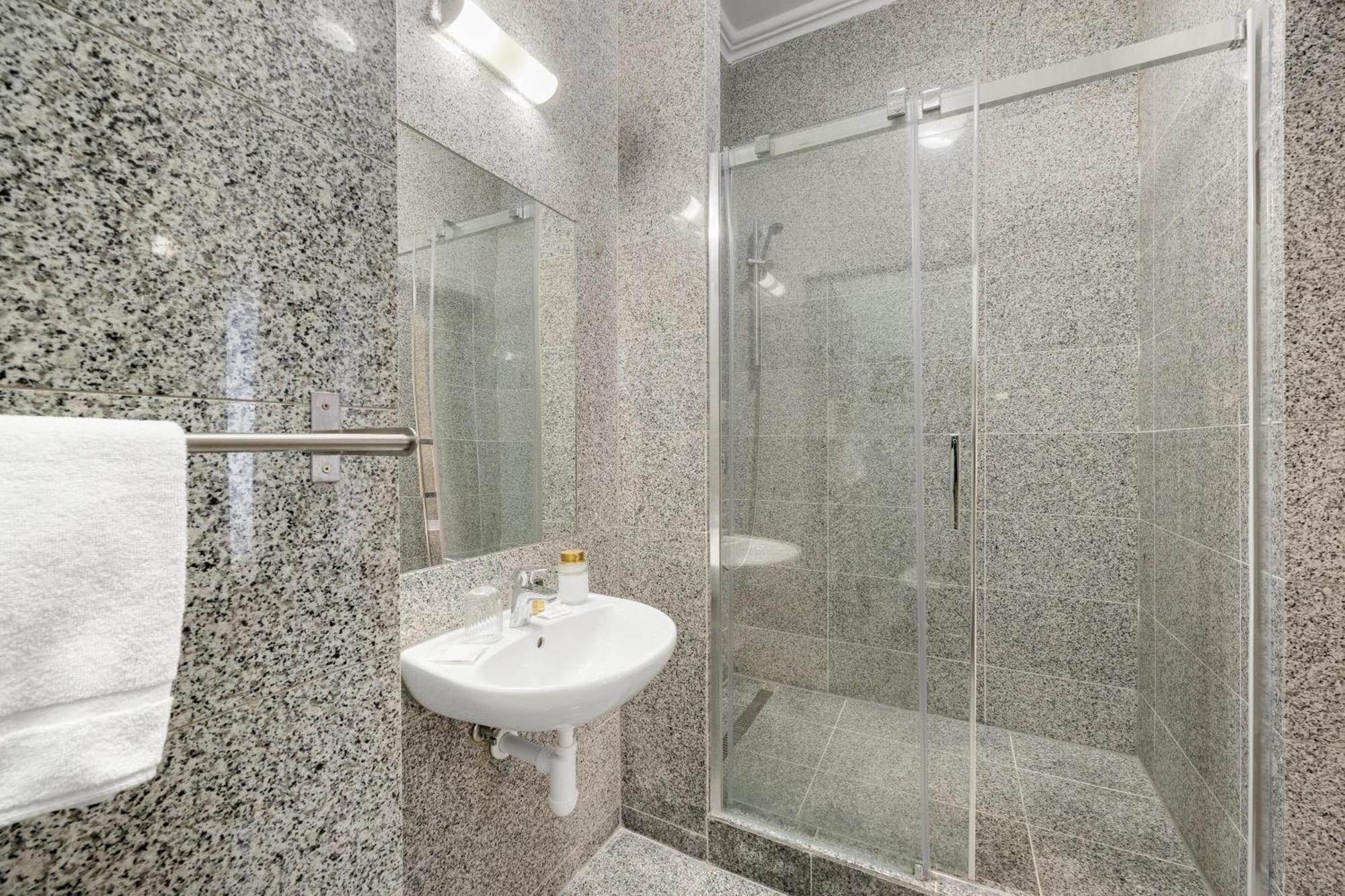Hotel Reverie - Dependance, Check-In At Metropolitan Star Μπρατισλάβα Εξωτερικό φωτογραφία