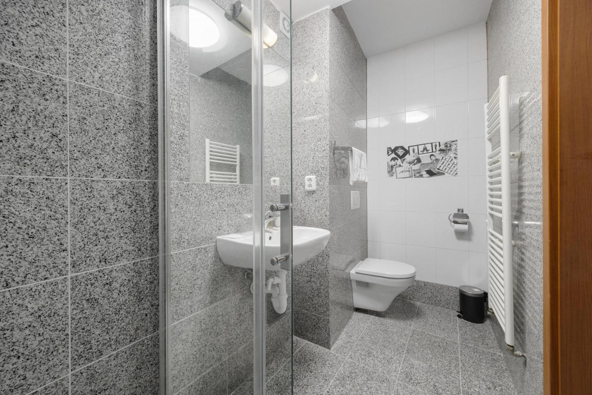 Hotel Reverie - Dependance, Check-In At Metropolitan Star Μπρατισλάβα Εξωτερικό φωτογραφία