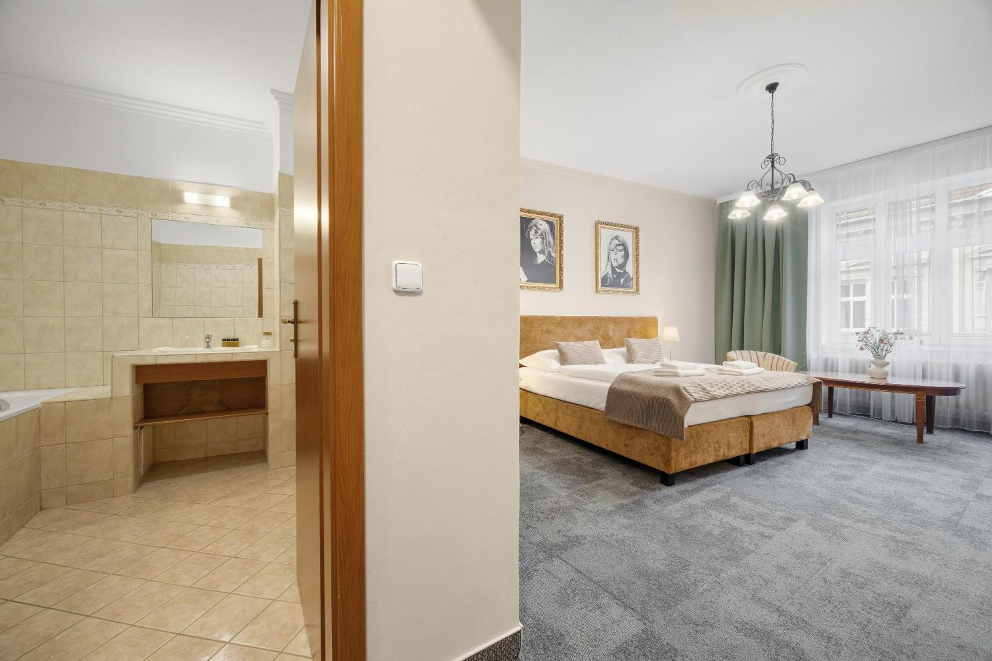 Hotel Reverie - Dependance, Check-In At Metropolitan Star Μπρατισλάβα Εξωτερικό φωτογραφία