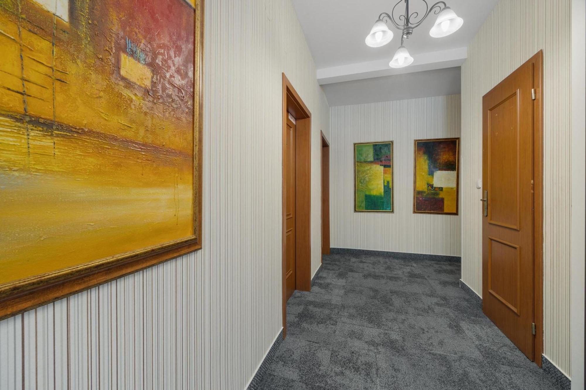 Hotel Reverie - Dependance, Check-In At Metropolitan Star Μπρατισλάβα Εξωτερικό φωτογραφία