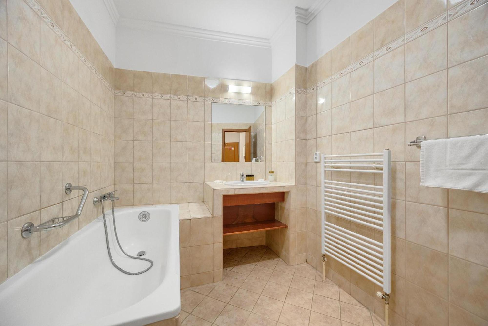 Hotel Reverie - Dependance, Check-In At Metropolitan Star Μπρατισλάβα Εξωτερικό φωτογραφία