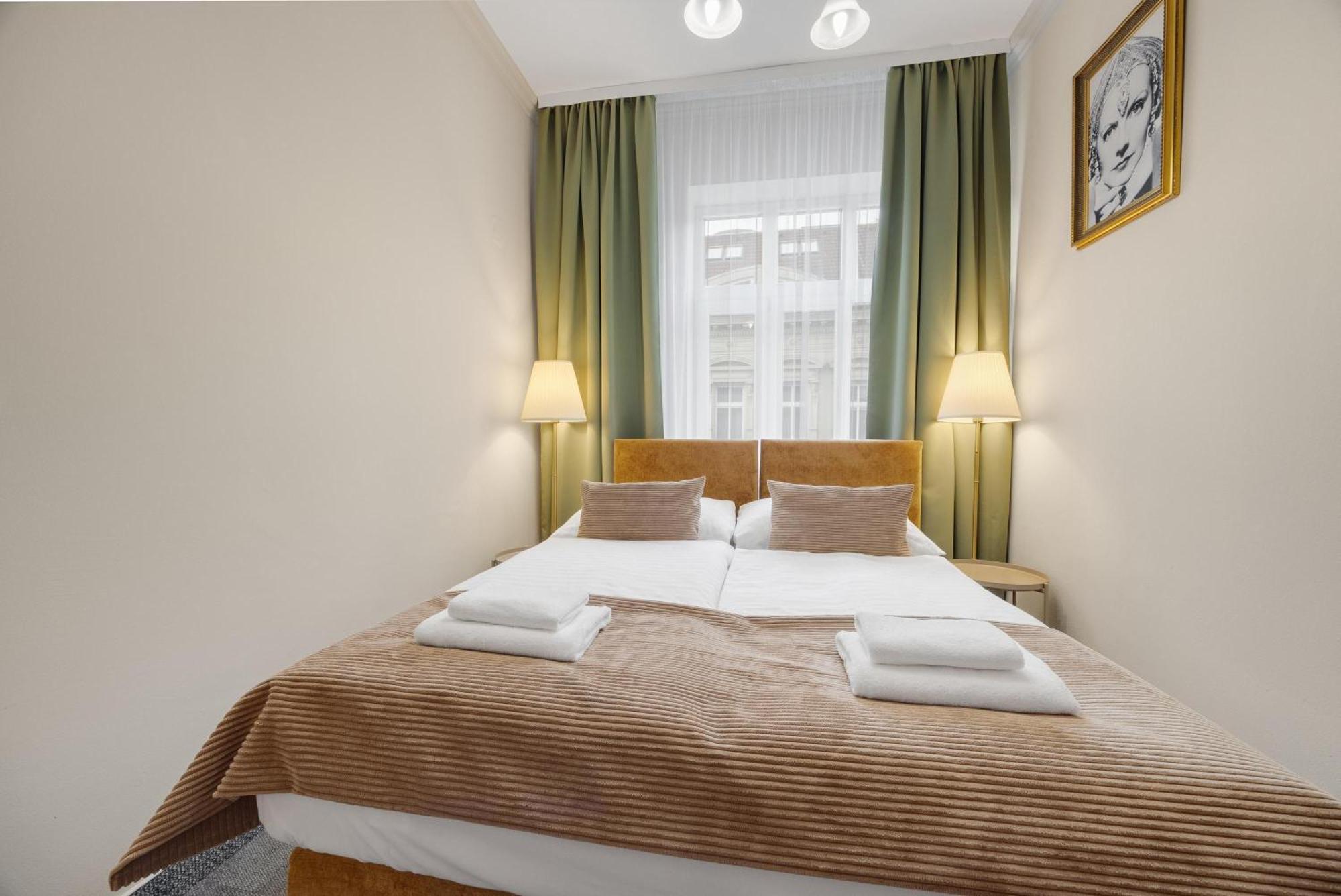 Hotel Reverie - Dependance, Check-In At Metropolitan Star Μπρατισλάβα Εξωτερικό φωτογραφία