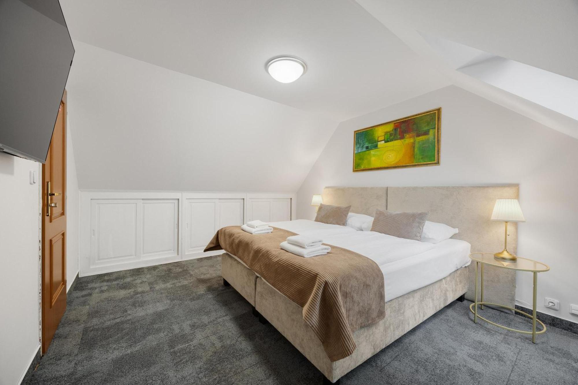 Hotel Reverie - Dependance, Check-In At Metropolitan Star Μπρατισλάβα Εξωτερικό φωτογραφία