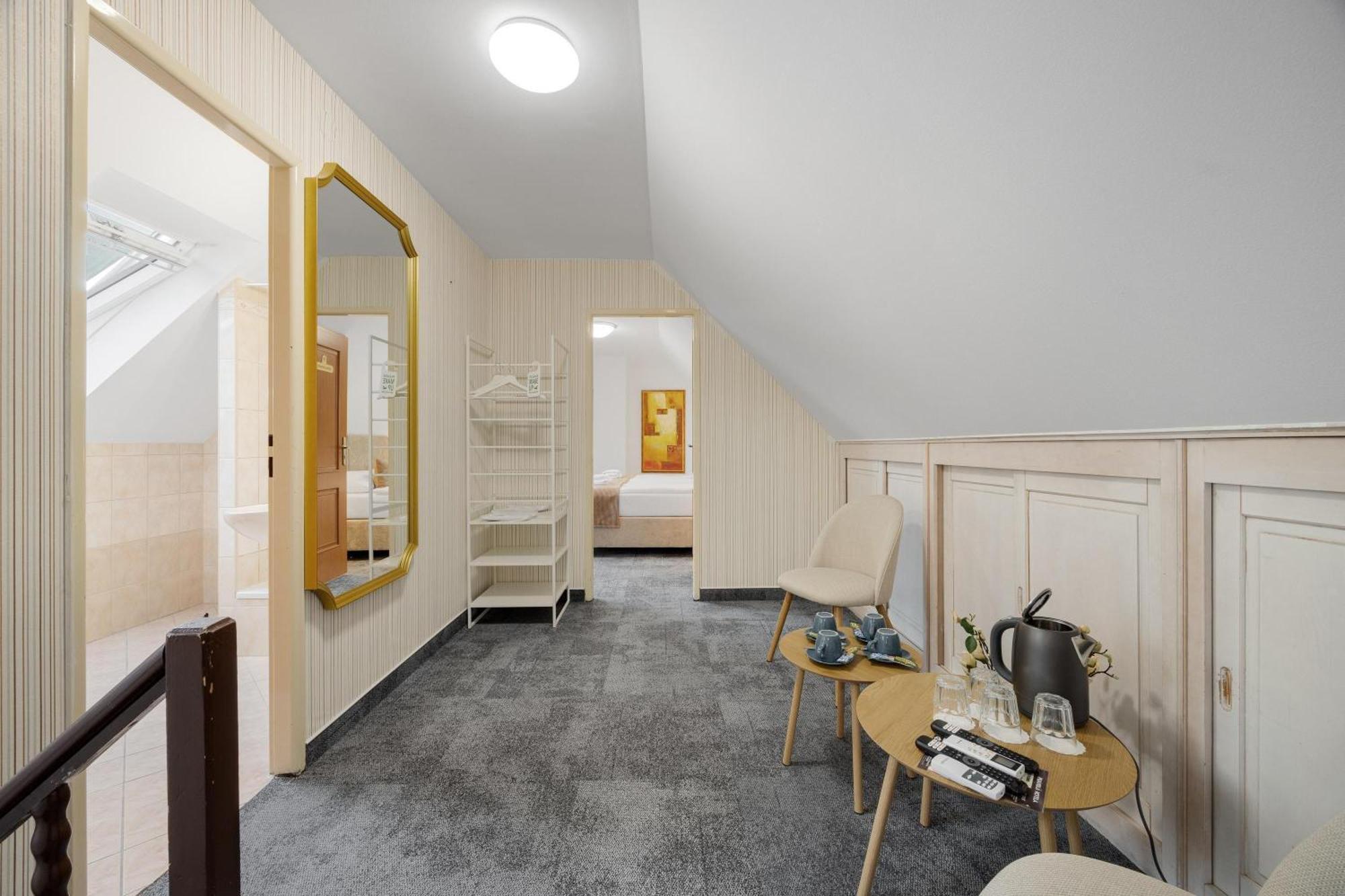 Hotel Reverie - Dependance, Check-In At Metropolitan Star Μπρατισλάβα Εξωτερικό φωτογραφία