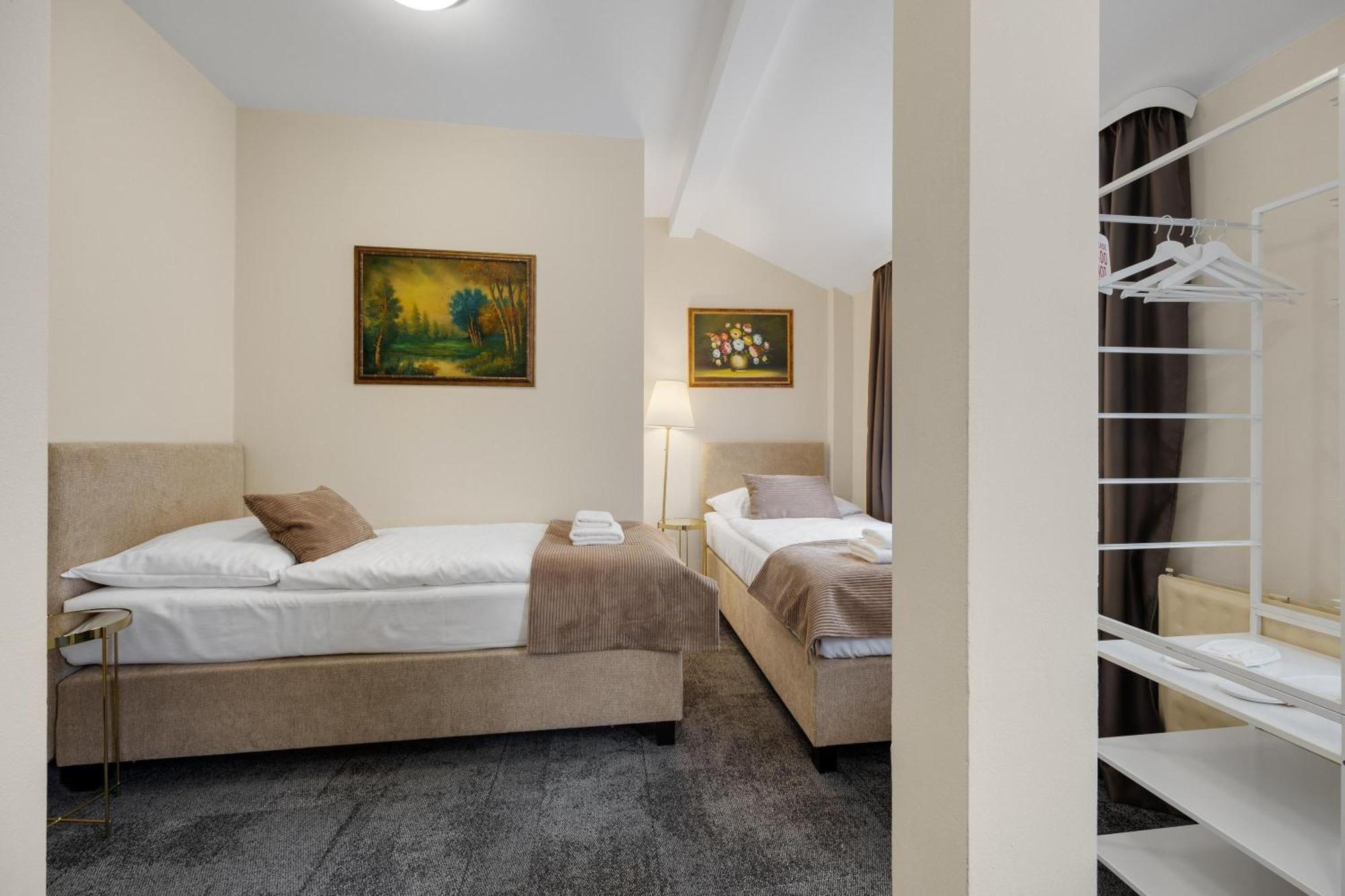 Hotel Reverie - Dependance, Check-In At Metropolitan Star Μπρατισλάβα Εξωτερικό φωτογραφία
