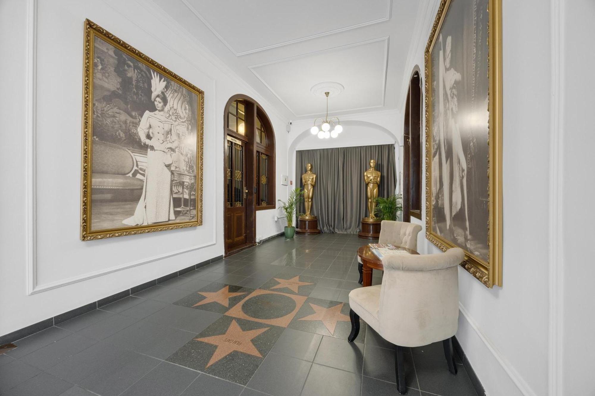 Hotel Reverie - Dependance, Check-In At Metropolitan Star Μπρατισλάβα Εξωτερικό φωτογραφία