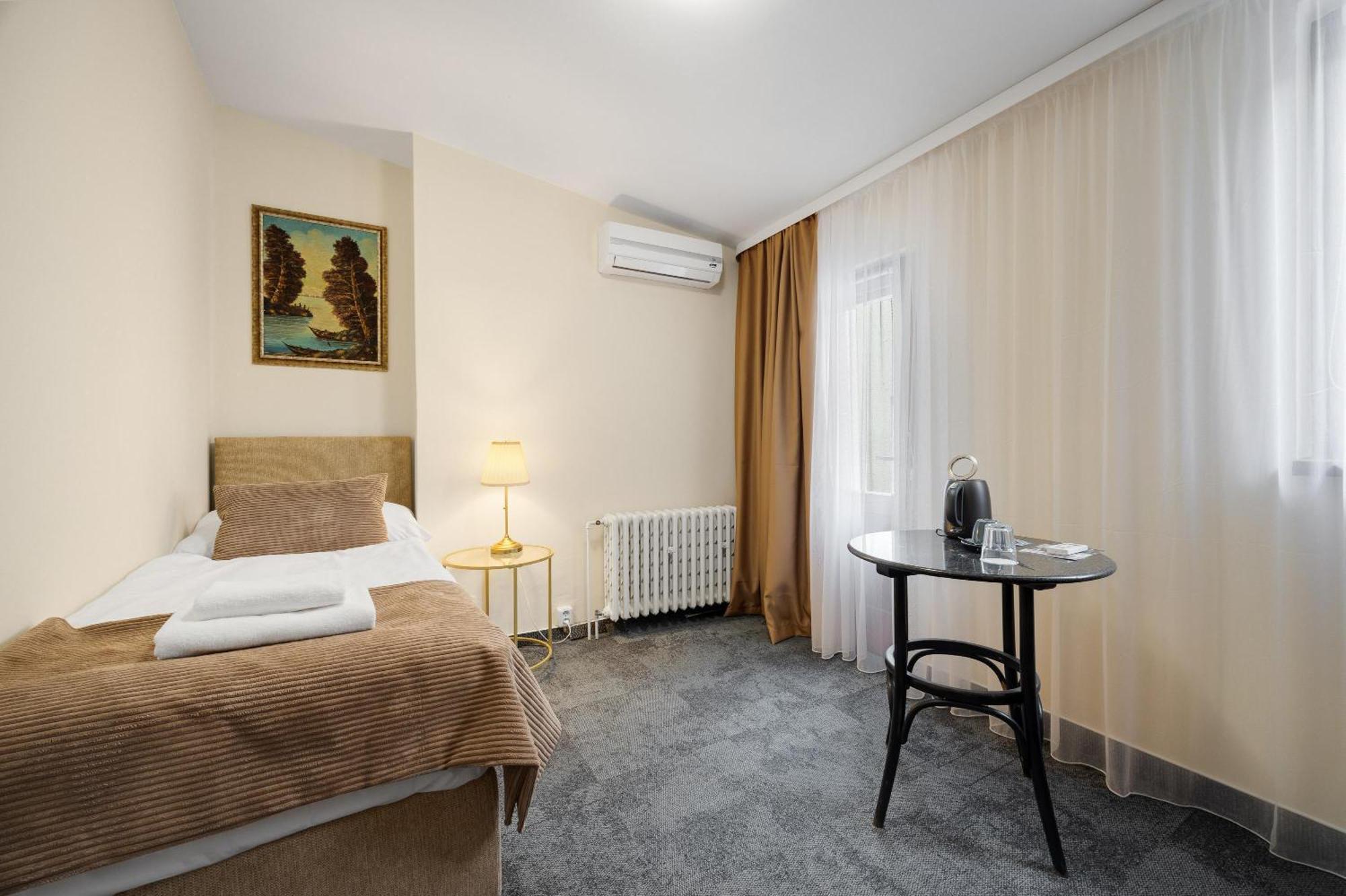 Hotel Reverie - Dependance, Check-In At Metropolitan Star Μπρατισλάβα Εξωτερικό φωτογραφία