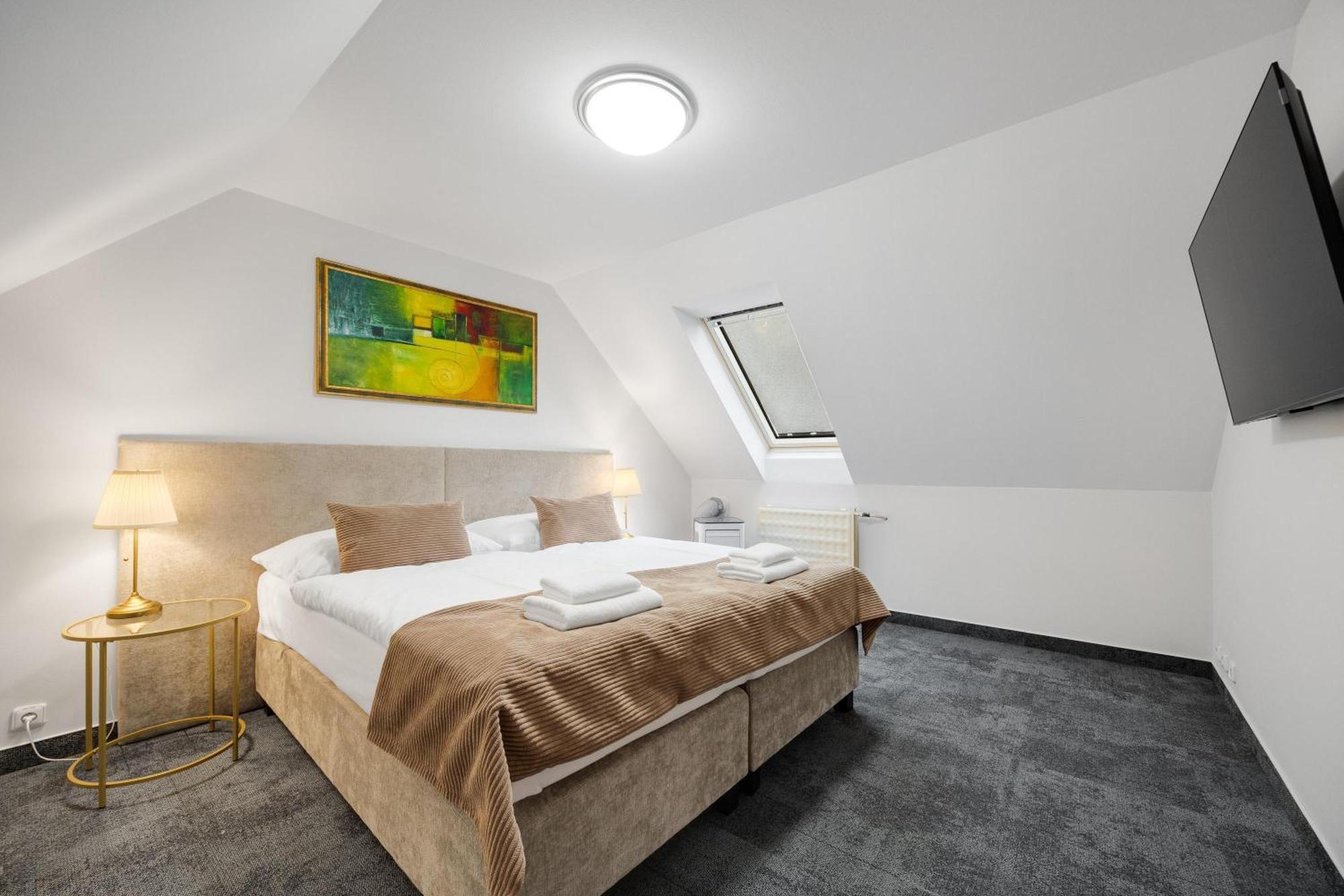 Hotel Reverie - Dependance, Check-In At Metropolitan Star Μπρατισλάβα Εξωτερικό φωτογραφία