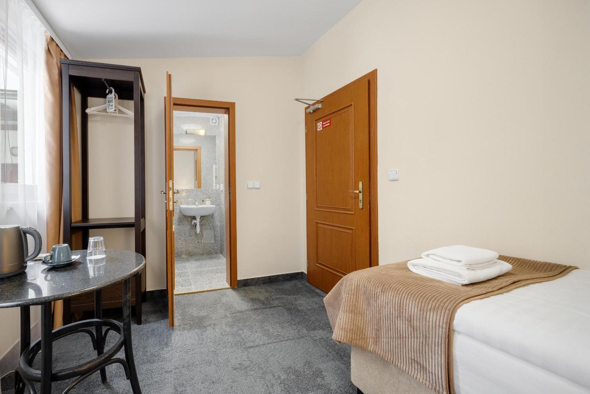Hotel Reverie - Dependance, Check-In At Metropolitan Star Μπρατισλάβα Εξωτερικό φωτογραφία