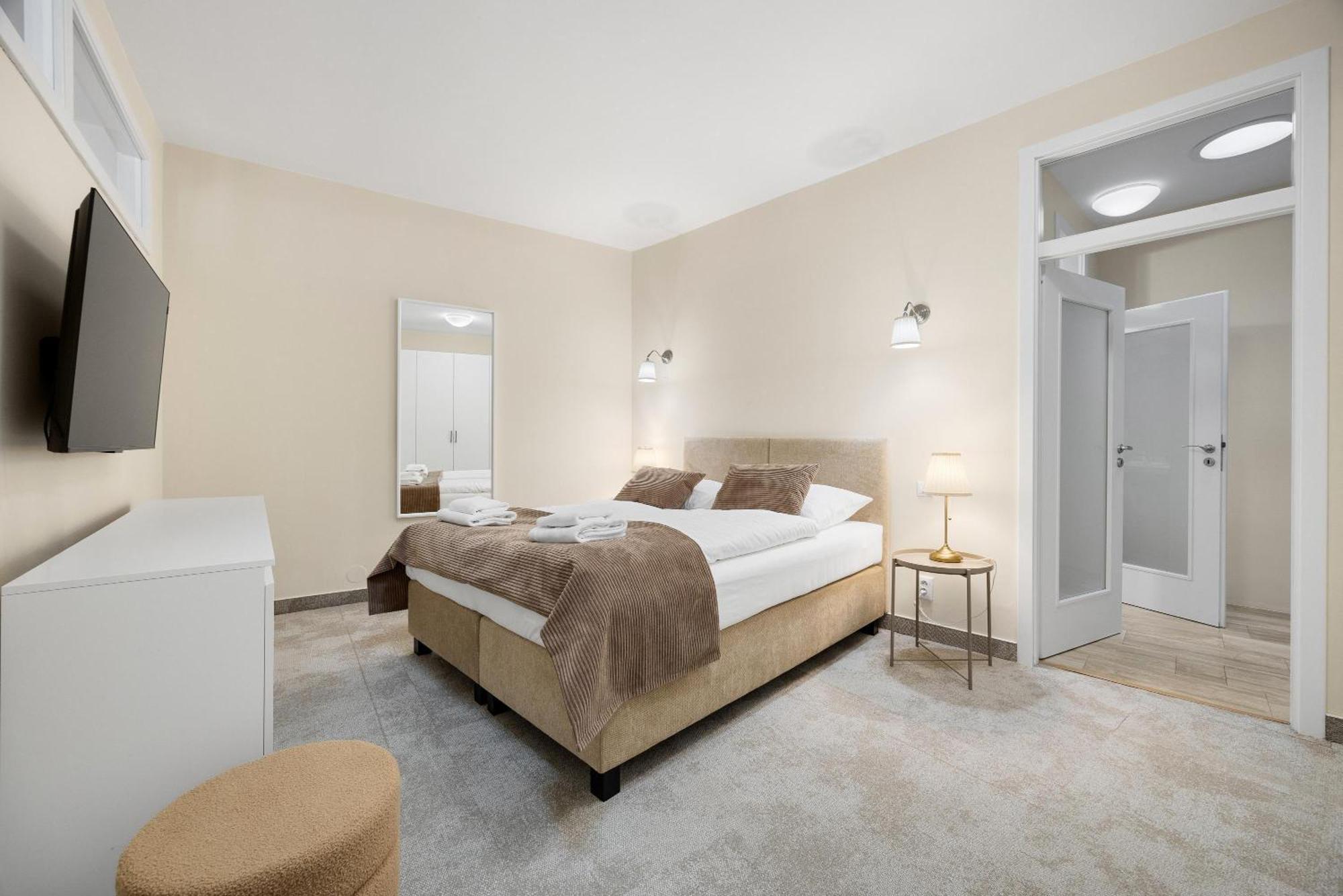 Hotel Reverie - Dependance, Check-In At Metropolitan Star Μπρατισλάβα Εξωτερικό φωτογραφία